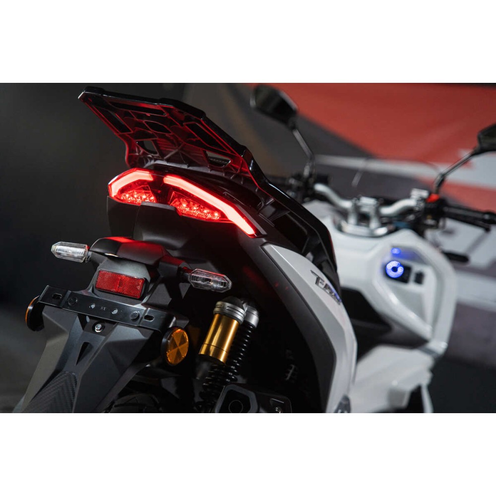 Мотоцикл SHARMAX MaxiScooter D Editions 200 (2024)